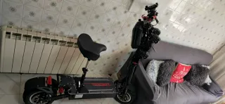 Patinete eléctrico con batería litio y luces LED