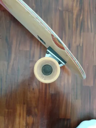 Longboard GLOBE con diseño bicolor