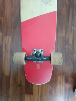 Longboard GLOBE con diseño bicolor