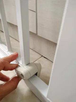 Valla de seguridad blanca