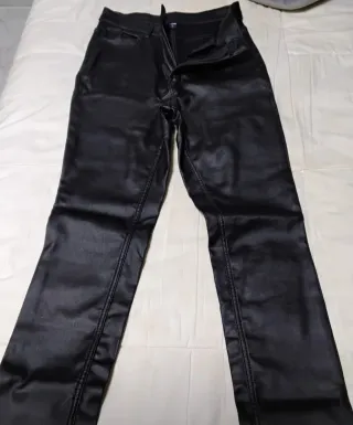 Pantalón polipiel negro talla 36