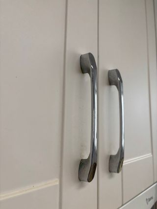 Tiradores de muebles de cocina plateados