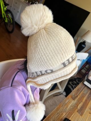 Gorro de invierno para niña con pompón
