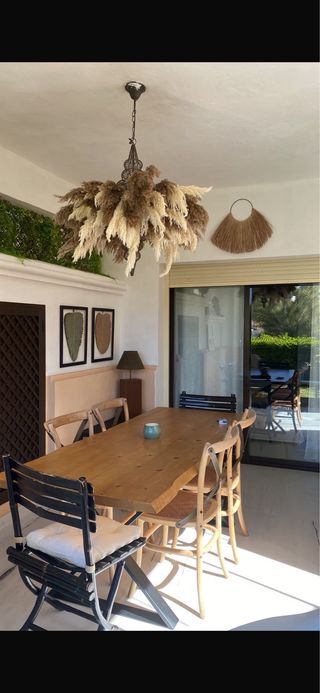 Tavolo da pranzo in legno di rovere e gambe in acciaio nero