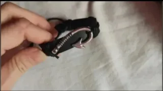 Pulsera con colgante de anzuelo