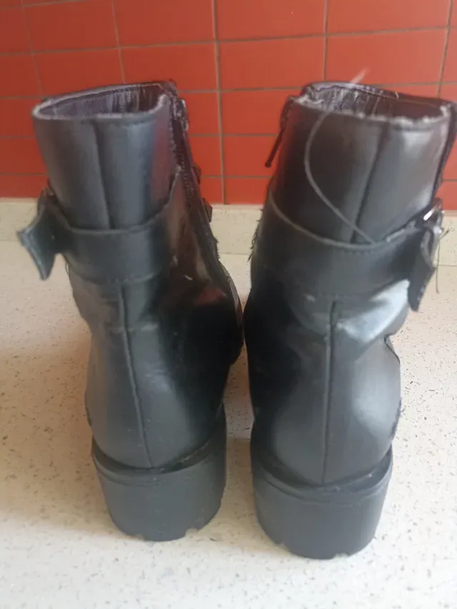 Botas negras tachuelas piel T34