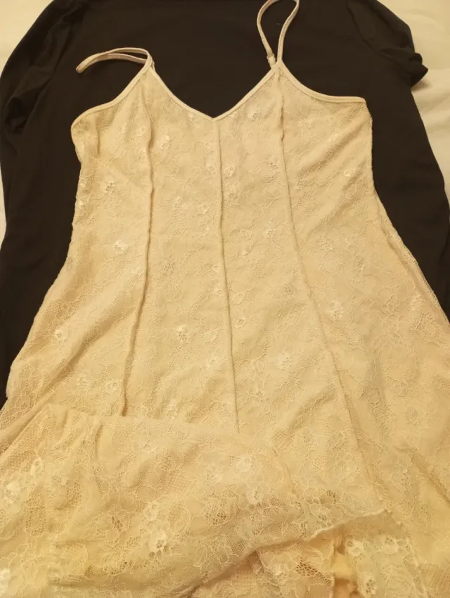 Vestido romántico blonda beige