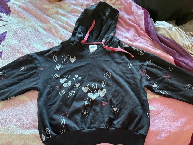 Sudadera Inside Negra Corazones Rosa