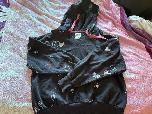 Sudadera Inside Negra Corazones Rosa