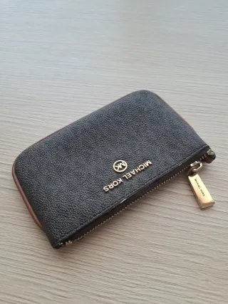Cartera Michael Kors Negra y Dorada