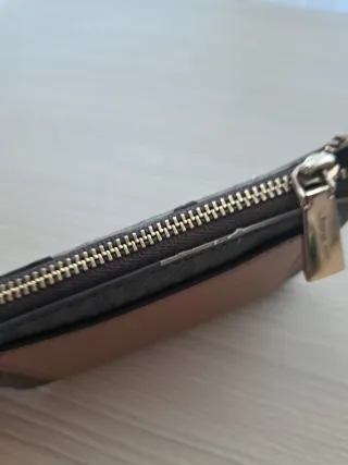 Cartera Michael Kors Negra y Dorada