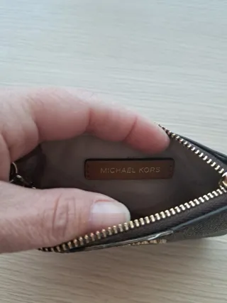 Cartera Michael Kors Negra y Dorada