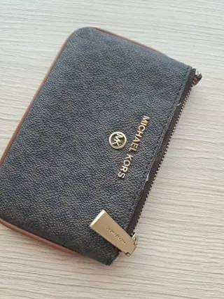 Cartera Michael Kors Negra y Dorada
