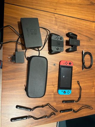 Nintendo Switch + Mando PRO + 4 Joycons