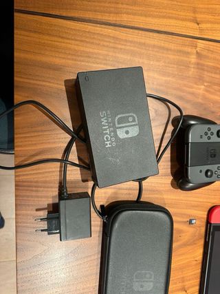 Nintendo Switch + Mando PRO + 4 Joycons