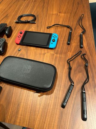 Nintendo Switch + Mando PRO + 4 Joycons