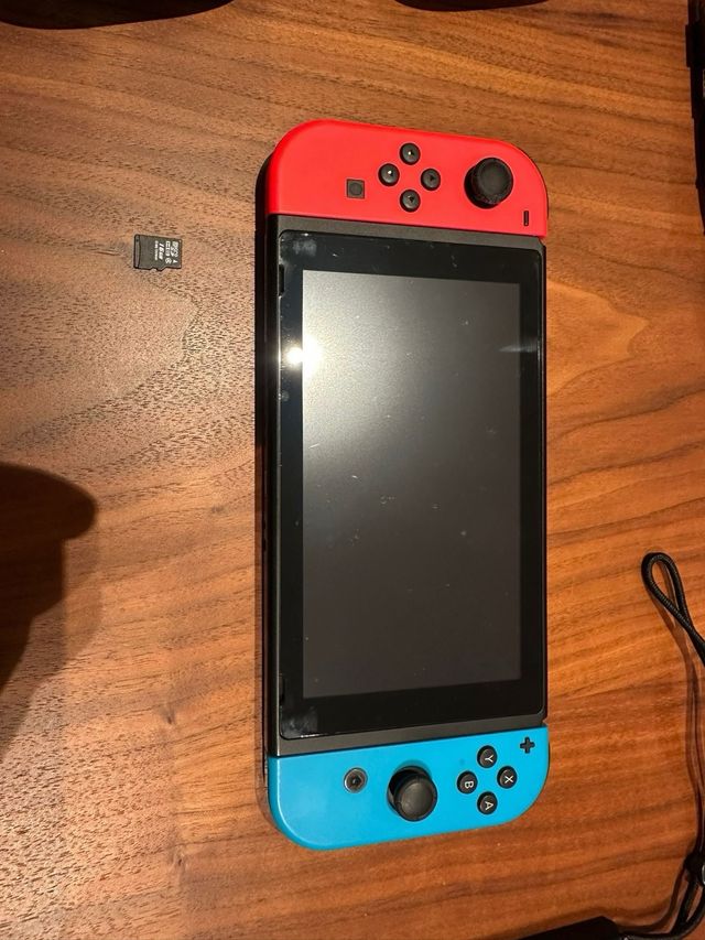 Nintendo Switch + Mando PRO + 4 Joycons