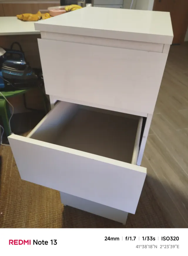 Comodino Malm, faccio foto dei marchi