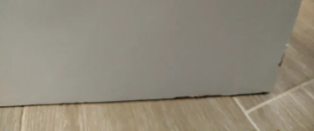 Comodino Malm, faccio foto dei marchi