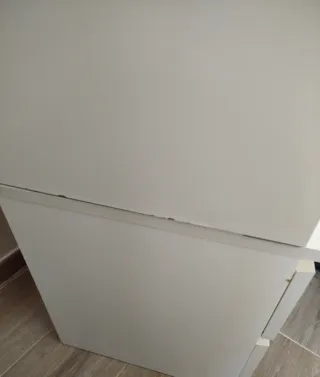 Comodino Malm, faccio foto dei marchi