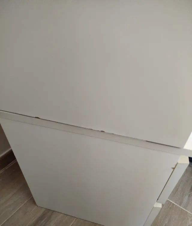 Comodino Malm, faccio foto dei marchi