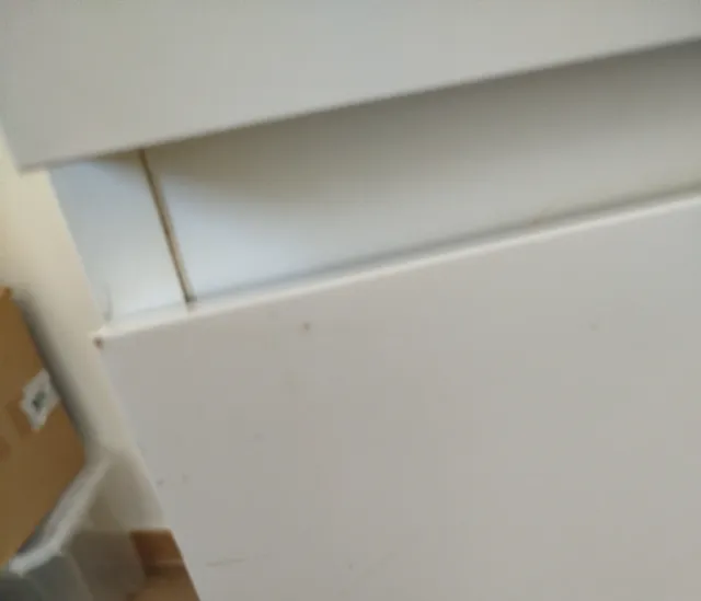 Comodino Malm, faccio foto dei marchi