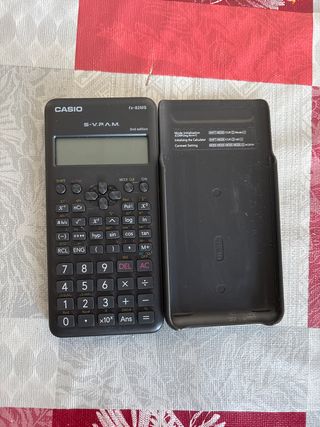 Calculadora Científica Casio fx-82MS