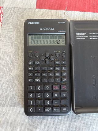 Calculadora Científica Casio fx-82MS