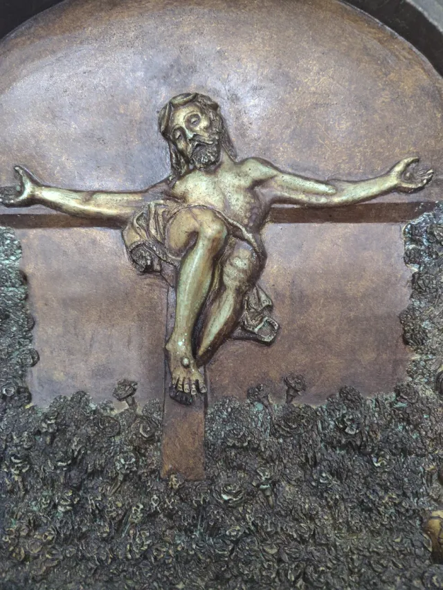 Antico quadro in gesso duro o pietra vulcanica pesante