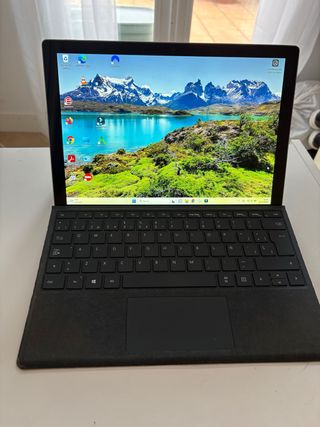 Microsoft Surface Pro 6 con teclado
