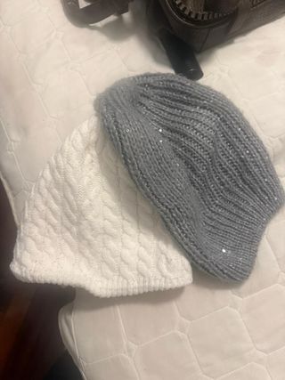Gorro de lana gris con lentejuelas