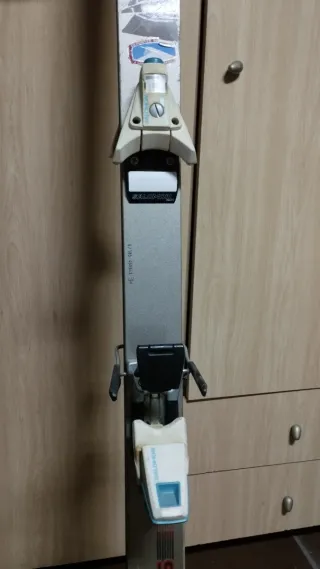 2 Pares Esquís + 2 Pares Bastones