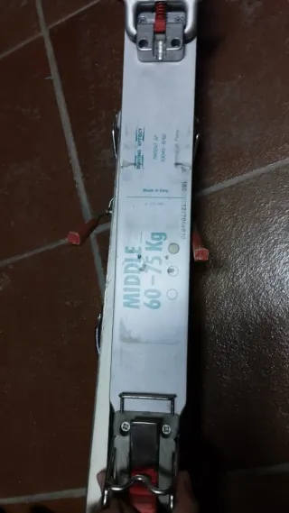 2 Pares Esquís + 2 Pares Bastones