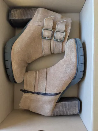 Botines tacón beige talla 38