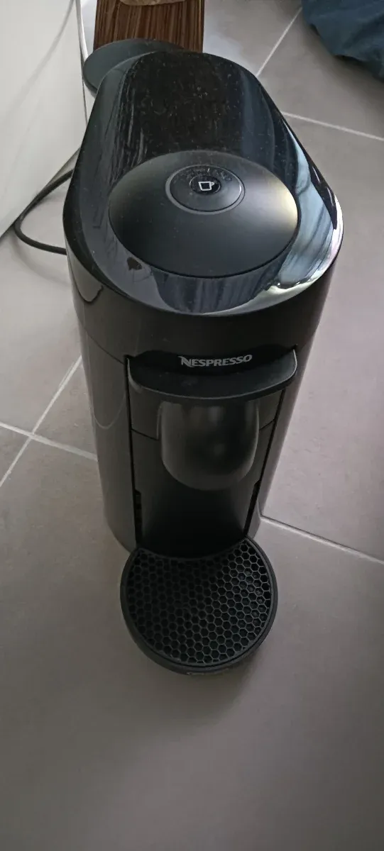 Cafetera Nespresso Delonghi Vertuo Negra