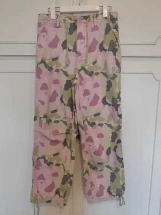 Pantaloni cargo fantasia militare rosa