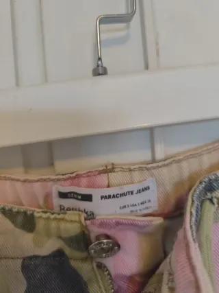 Pantaloni cargo fantasia militare rosa