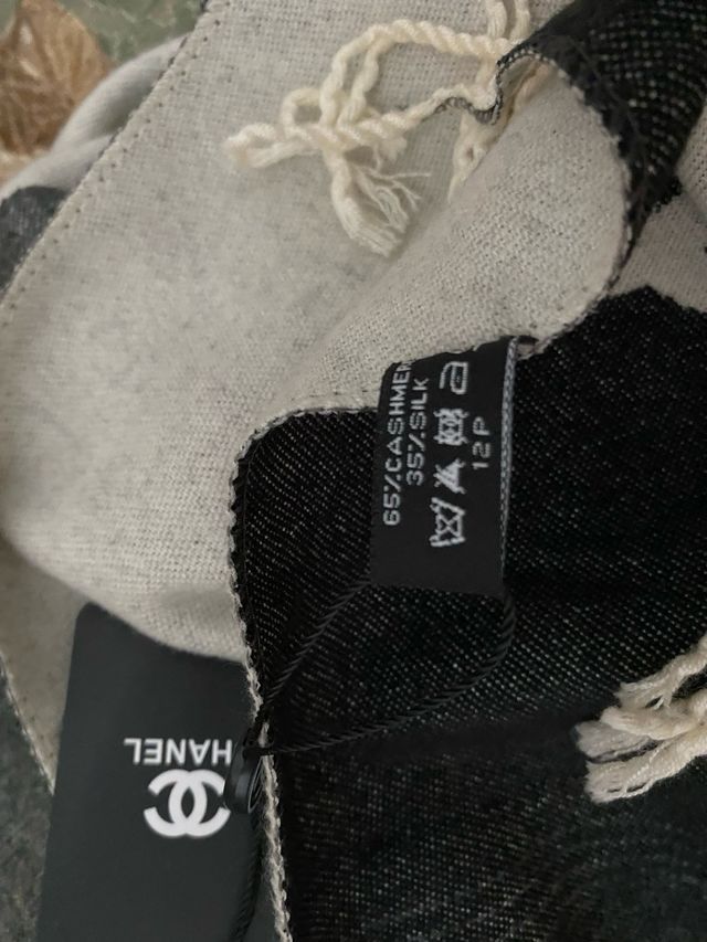 Bufanda Chanel Gris y Negra