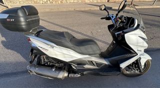 Scooter Kawasaki J300 con 1683 km - año 2015