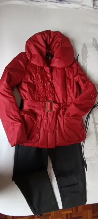 Chaqueta roja bordada mujer