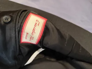 2 Trajes Antonio Domínguez y Emilio Tucci grises