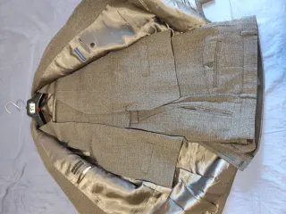 2 Trajes Antonio Domínguez y Emilio Tucci grises