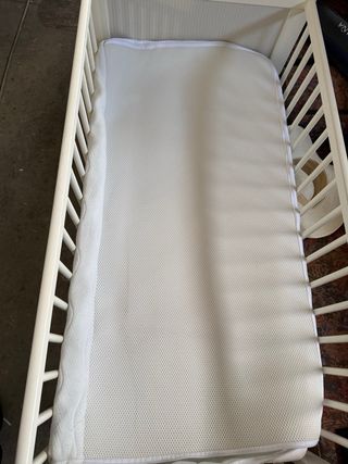 Cuna de bebé + bueble con bañera