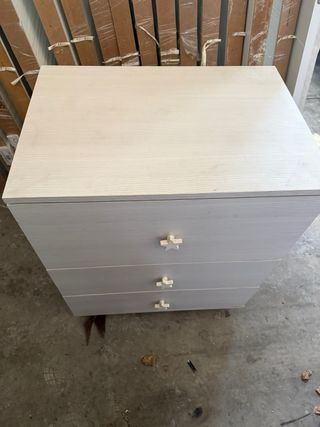 Cuna de bebé + bueble con bañera