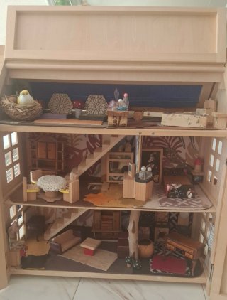 Casa de muñecas de madera