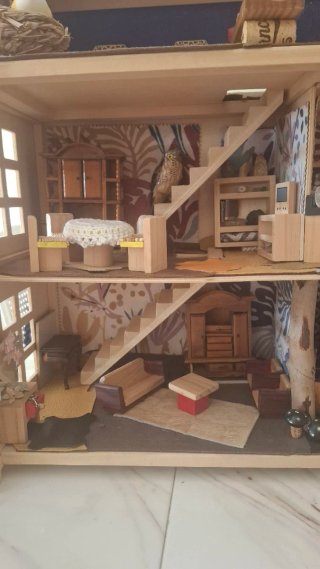 Casa de muñecas de madera