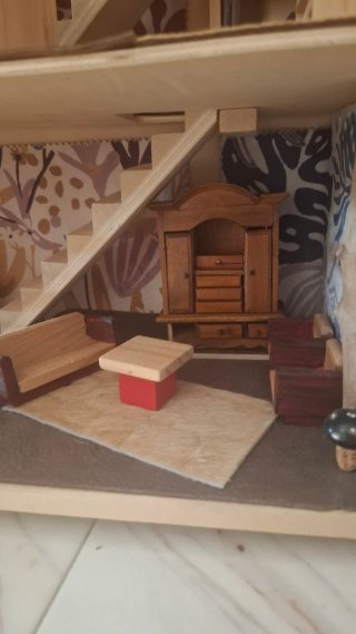 Casa de muñecas de madera