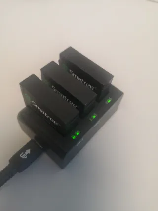 Caricabatterie Smatree 3 batterie per GoPro Hero 4