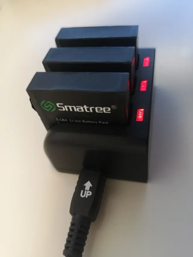 Caricabatterie Smatree 3 batterie per GoPro Hero 4