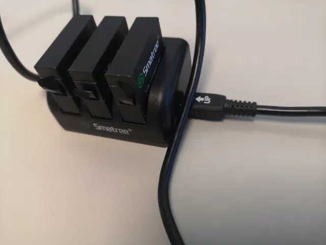 Caricabatterie Smatree 3 batterie per GoPro Hero 4